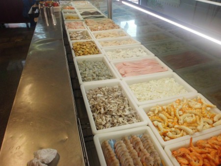 Ook is er een eetgelegenheid aanwezig en u kunt hier terecht voor kinderfeestjes tot maximaal 12 personen. Heeft u geen tijd om vis te halen bel dan met De Blauwe Vis voor de beste catering.